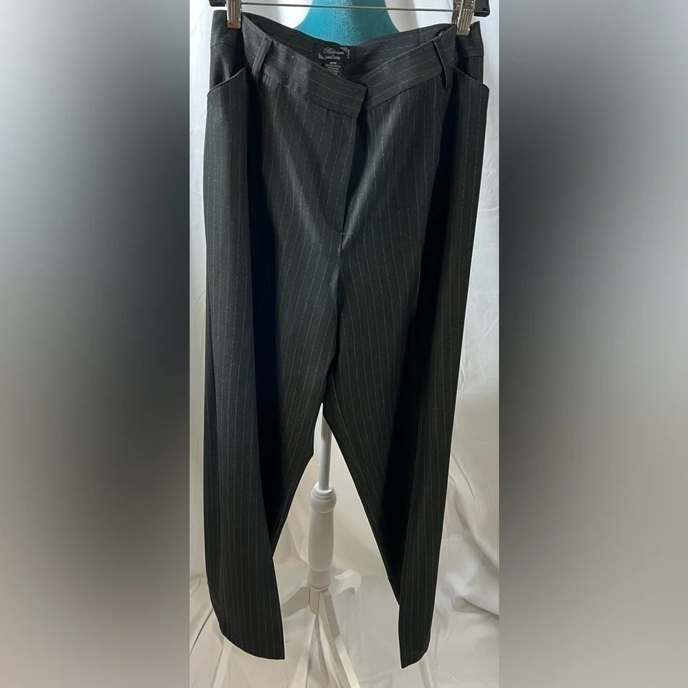 Larry Levine Gray/Pink Pantsuit - Picture 9 of 9